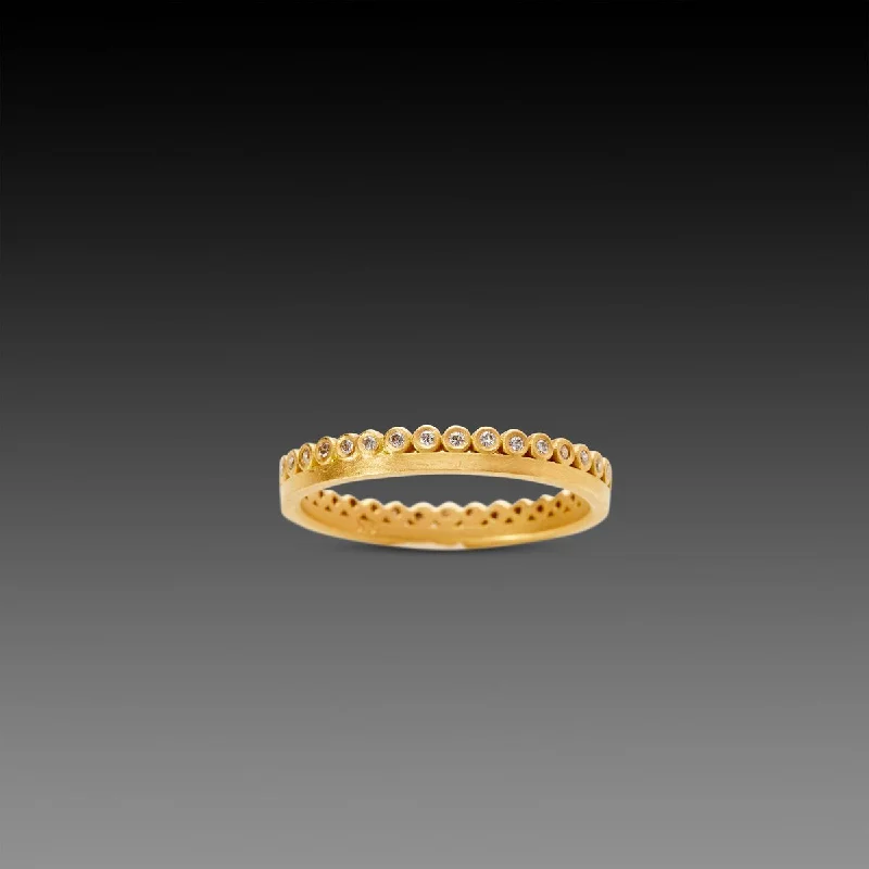 women gold-plated rings -Continuous Side Diamond Dot Band