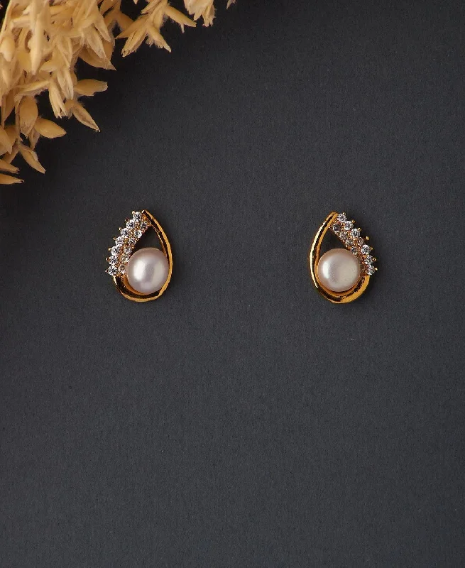 women gem earrings -Pretty Pearl Stud Earring